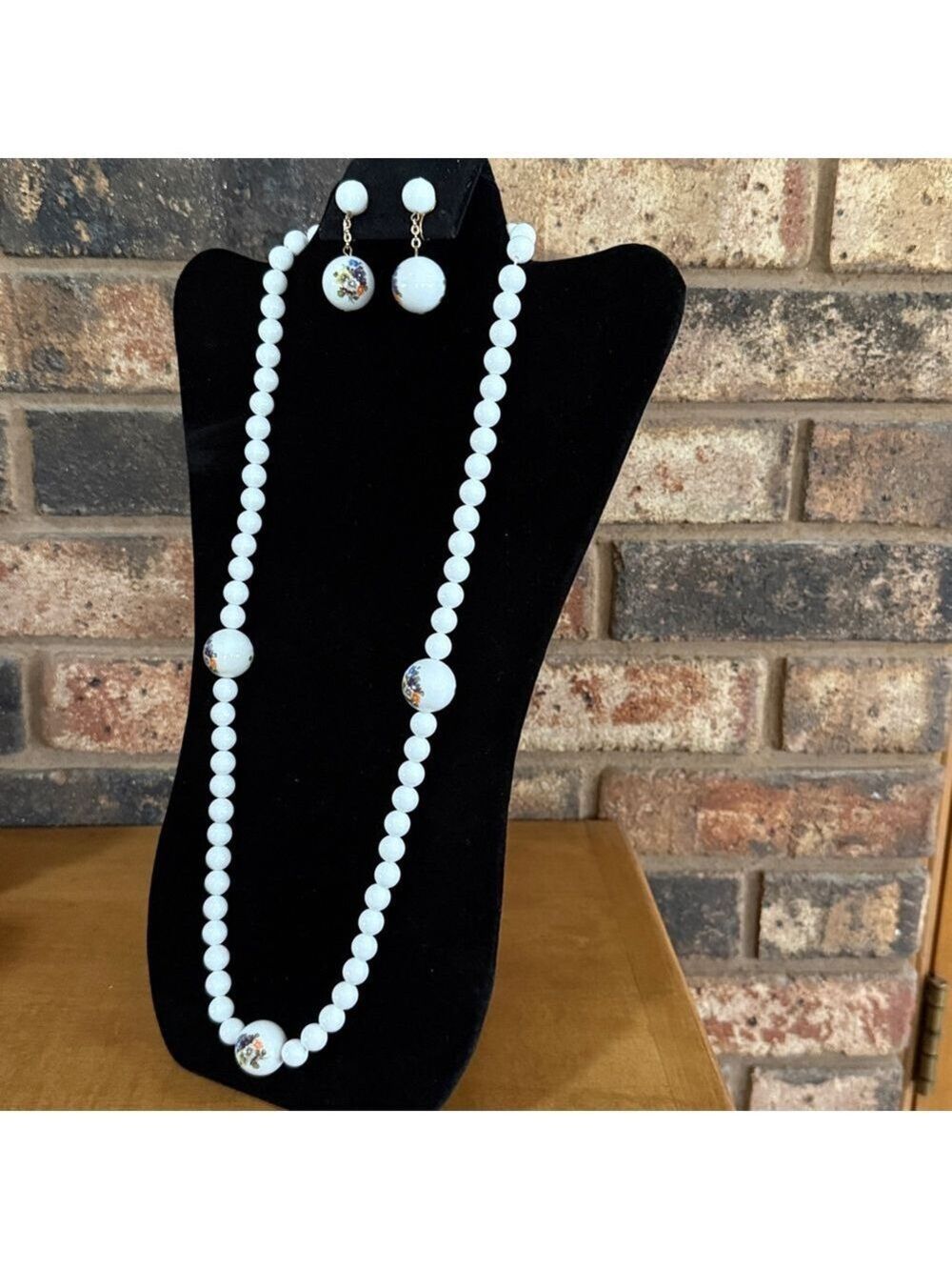 Vintage Graduated White Beaded Floral Necklace and dangle drop earrings - Picture 4 of 6